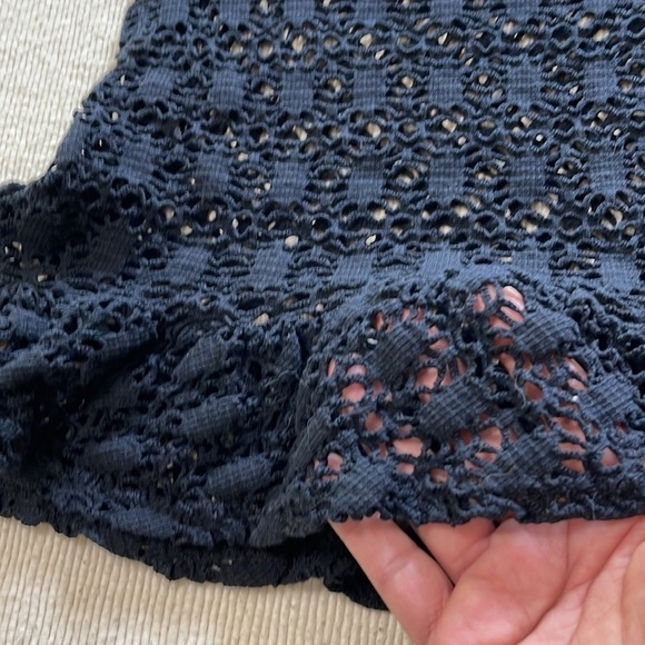 Black Trendy Crop Crochet Ruffled Hemline Top P/A1363/2 - Picture 4 of 7